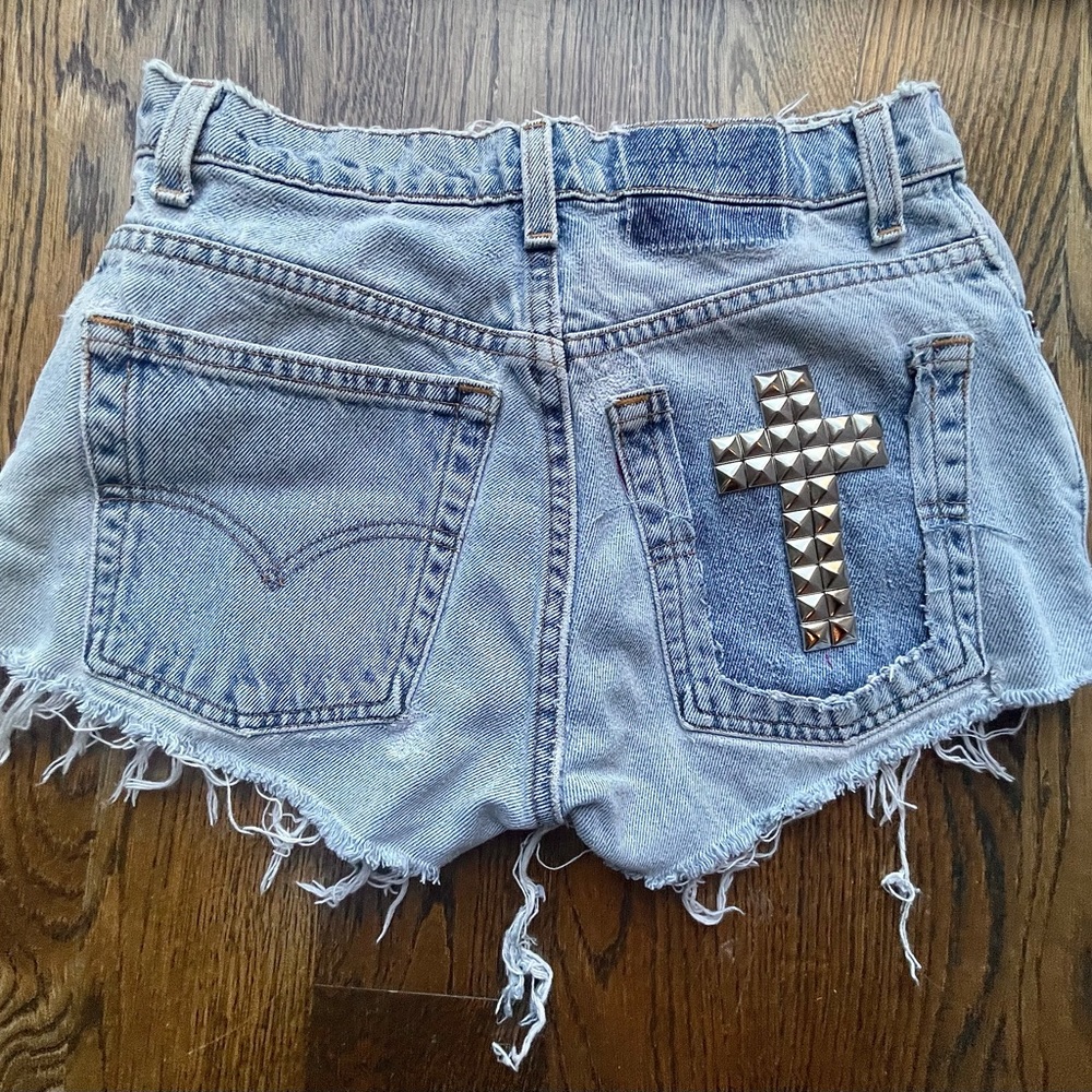 Levi distressed Shorts with silver studs